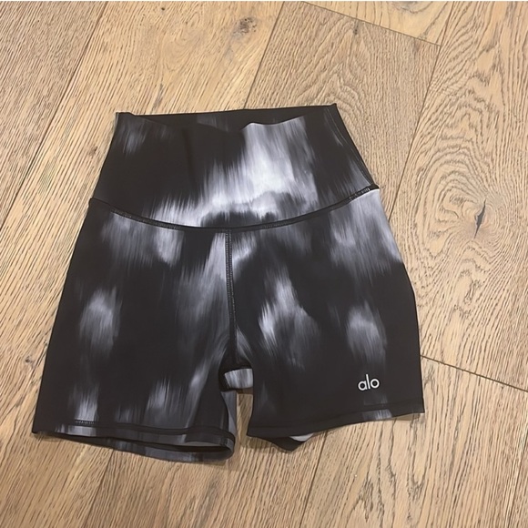 Alo yoga biker short black white small - Picture 4 of 4